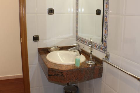 Double Room | Bathroom | Separate tub and shower, free toiletries, hair dryer, bidet