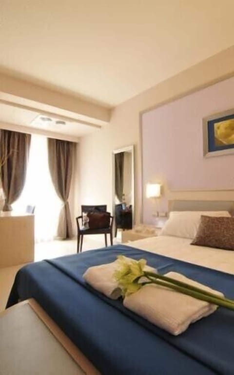 Superior Double Room, Sea View | Hypo-allergenic bedding, minibar, in-room safe, desk