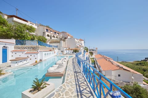 Outdoor pool, pool umbrellas, sun loungers