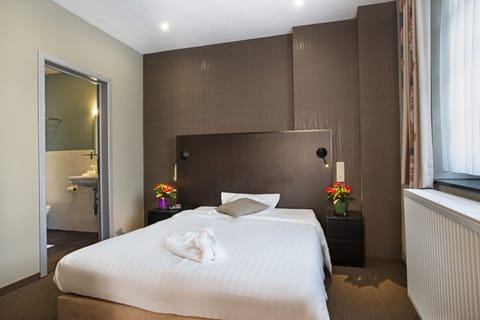 Standard Single Room | In-room safe, desk, blackout drapes, soundproofing