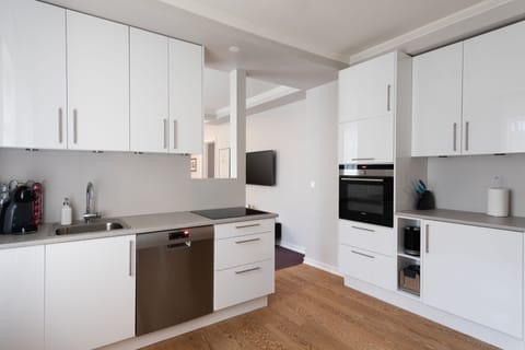 Apartment, 3 Bedrooms | Private kitchen | Fridge, microwave, stovetop, espresso maker