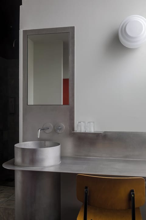 Classic Room | Bathroom | Hair dryer, towels