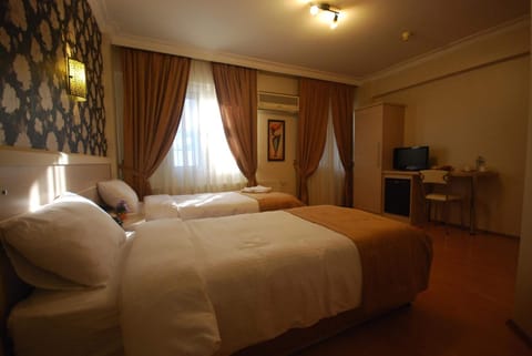 Standard Room | Premium bedding, minibar, in-room safe, desk