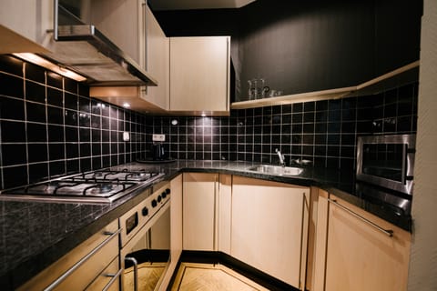 Apartment, 2 Bedrooms (Vondel) | Private kitchen | Coffee/tea maker