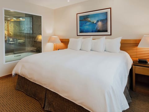 Executive Room | Premium bedding, minibar, in-room safe, individually decorated