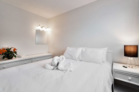 Suite, 1 Bedroom | Free WiFi, bed sheets, alarm clocks