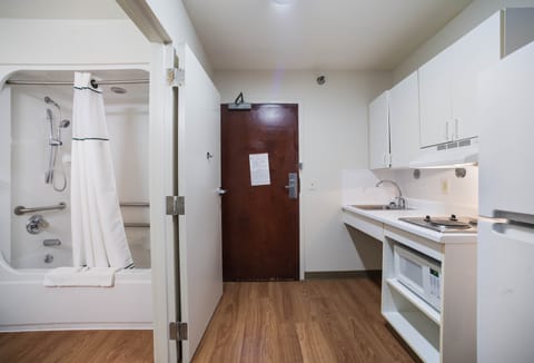 Studio, 1 Queen Bed, Accessible, Non Smoking | Blackout drapes, free WiFi, bed sheets