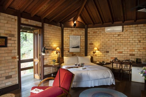 Standard Chalet, 1 Queen Bed | Premium bedding, down comforters, pillowtop beds, minibar