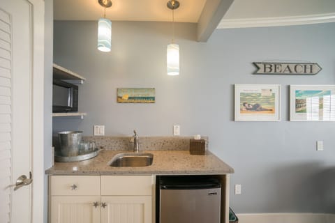 Room, 2 Queen Beds, Ocean View (Veranda) | Private kitchenette | Fridge, microwave