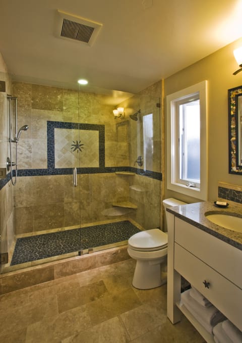 Standard Room (Non-Ocean View) | Bathroom | Shower, free toiletries, hair dryer, towels