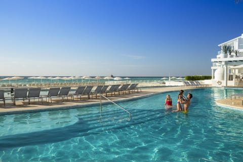 Outdoor pool, pool umbrellas, sun loungers