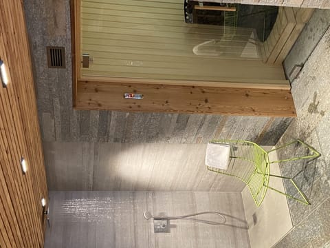 Sauna, spa tub