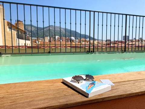 Outdoor pool, sun loungers