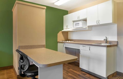 Studio, 1 King Bed, Non Smoking | Desk, iron/ironing board, free WiFi