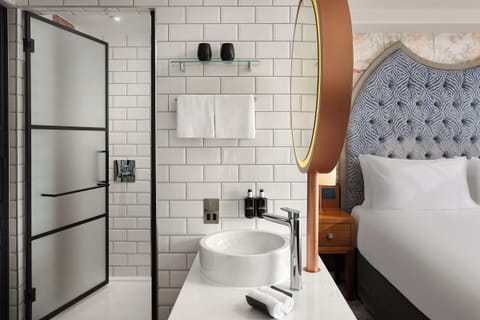 Egyptian cotton sheets, premium bedding, in-room safe, desk