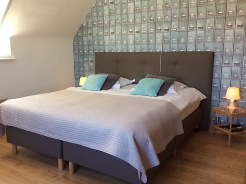 Double Room | Down comforters, minibar, individually decorated, desk