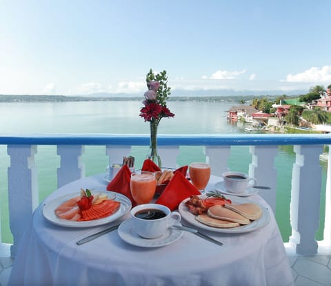 Daily cooked-to-order breakfast for a fee