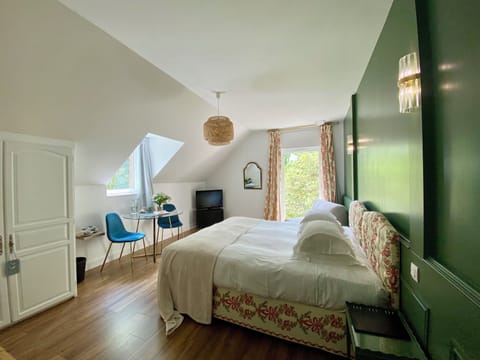 Traditional Double Room ( (in Elisabeth detached house) ) | In-room safe, blackout drapes, soundproofing, iron/ironing board