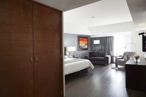 Executive Suite, 1 King Bed (King size) | In-room safe, desk, laptop workspace, blackout drapes