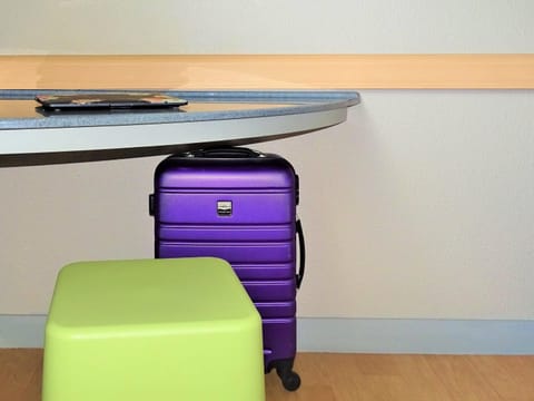 Soundproofing, free WiFi, bed sheets