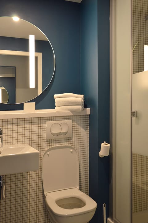 Eco-friendly toiletries, towels