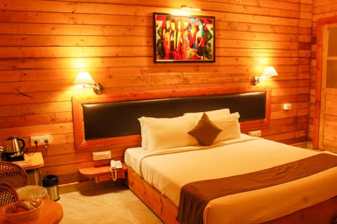 Luxurious Wooden Suite Room | Soundproofing, free WiFi