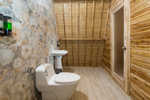 Romantic Studio Suite, Sea View | Bathroom | Shower, bidet, towels, soap