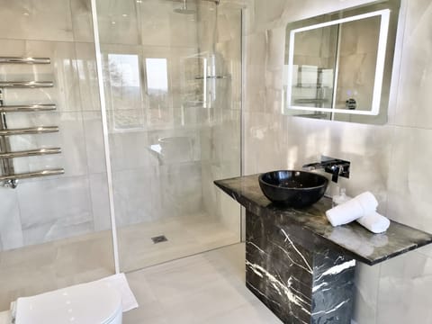 Suite, Mountain View (Open Plan) | Bathroom