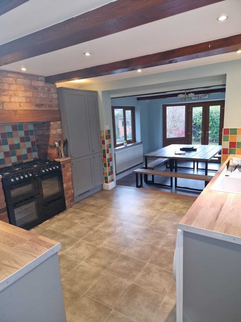 Six-Bedroom House | Private kitchen | Fridge, microwave, stovetop, dishwasher