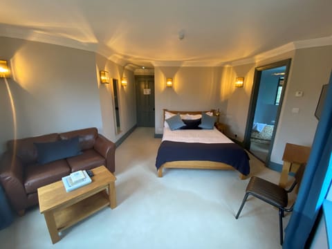 Luxury Double Room | Premium bedding, individually decorated, individually furnished, desk