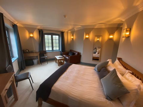 Luxury Double Room | Premium bedding, individually decorated, individually furnished, desk