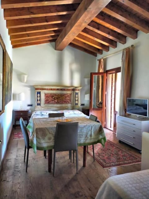 Quadruple Room, Ensuite | Premium bedding, down comforters, pillowtop beds, desk