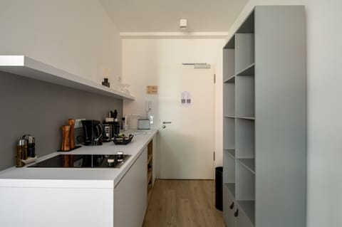 Suite (M) | Private kitchen | Fridge, espresso maker, coffee/tea maker, electric kettle