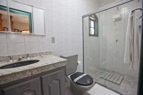 Deluxe Chalet | Minibar, desk, blackout drapes, iron/ironing board