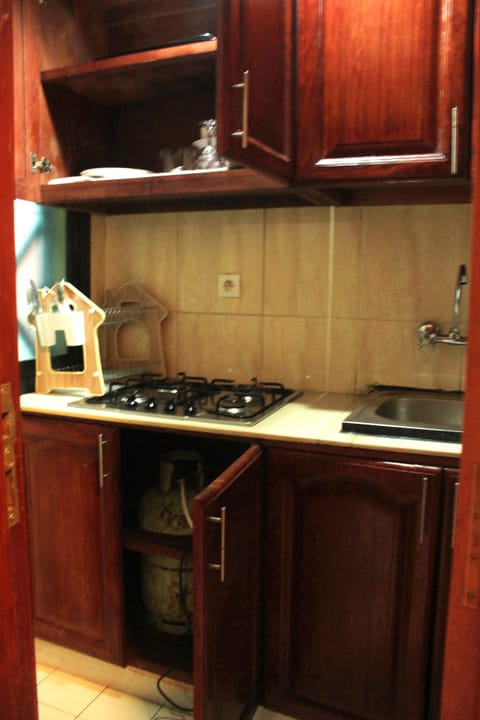 Studio | Private kitchen | Fridge, microwave, stovetop, coffee/tea maker