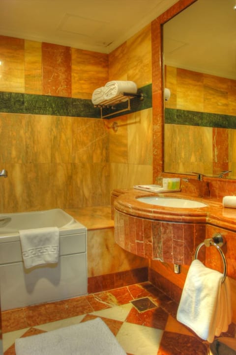 Combined shower/tub, free toiletries, hair dryer, bathrobes