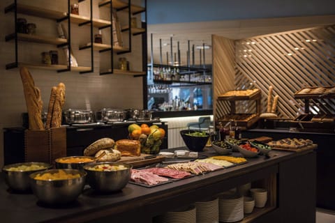 Daily buffet breakfast for a fee