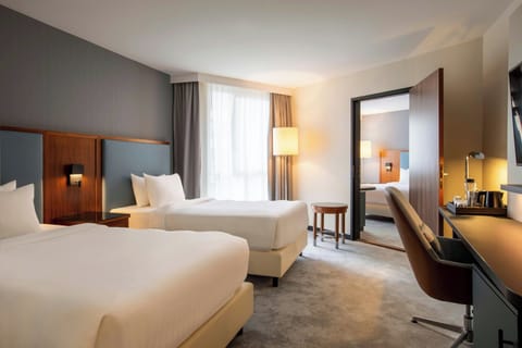 Room, 1 Double Bed | Premium bedding, in-room safe, desk, blackout drapes