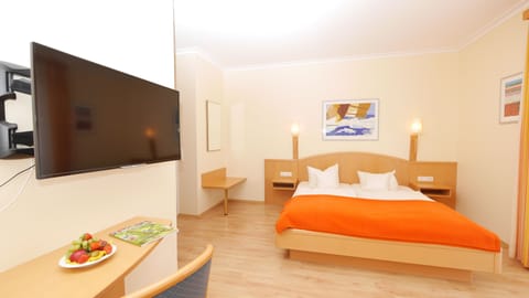 Double Room, Balcony | Hypo-allergenic bedding, in-room safe, desk, free WiFi