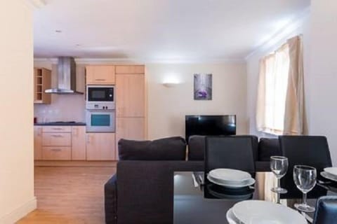 Apartment, 2 Bedrooms | In-room dining