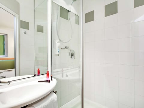 Double Room | Bathroom | Shower, eco-friendly toiletries, towels