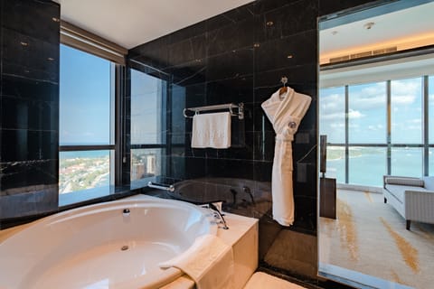 Royal Suite | Bathroom | Combined shower/tub, eco-friendly toiletries, hair dryer, bathrobes