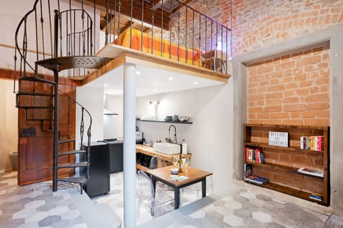 Duplex | Private kitchenette | Fridge, microwave, stovetop, electric kettle