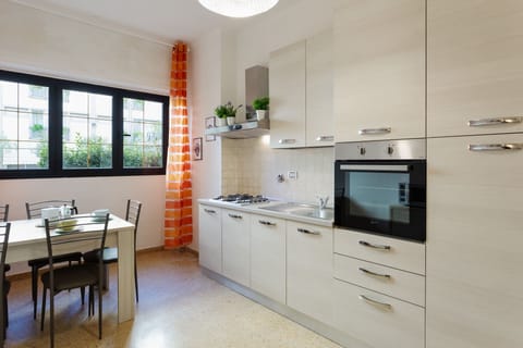 Apartment, 1 Bedroom | Private kitchen | Full-size fridge, microwave, oven, stovetop