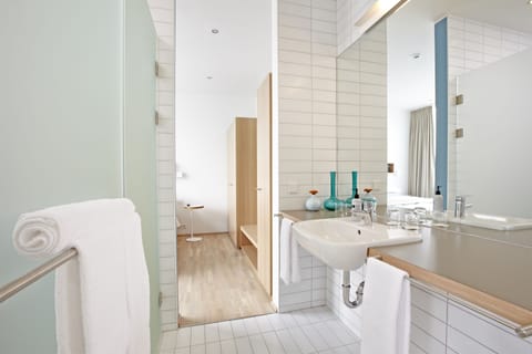 Shower, eco-friendly toiletries, hair dryer, towels