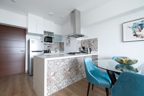 Design Apartment, 1 Bedroom, Kitchen, Ocean View | Private kitchen | Full-size fridge, microwave, oven, stovetop