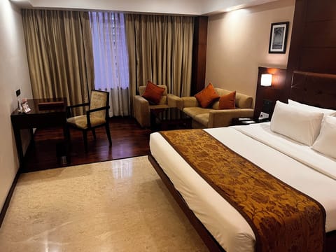 Deluxe Room, 1 King Bed | Minibar, in-room safe, free WiFi