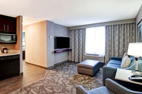 Suite, 1 King Bed, Non Smoking, Kitchen | In-room safe, desk, blackout drapes, iron/ironing board