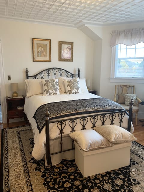 Classic Suite | Individually decorated, individually furnished, iron/ironing board