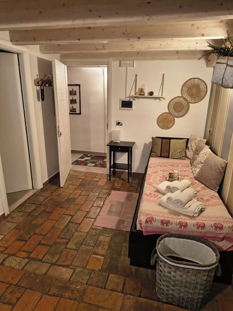 Deluxe Suite, Ensuite (Sole) | 2 bedrooms, down comforters, free cribs/infant beds, free WiFi